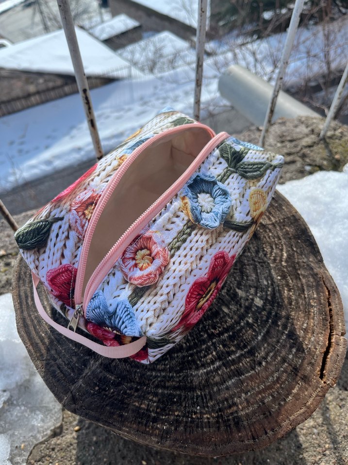 Çiçek desenli makyaj çantası - Görsel 2