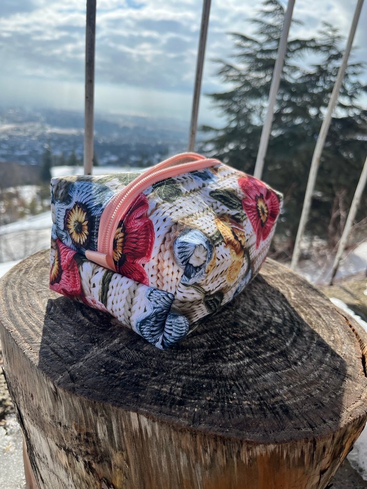 Çiçek desenli makyaj çantası - Görsel 4