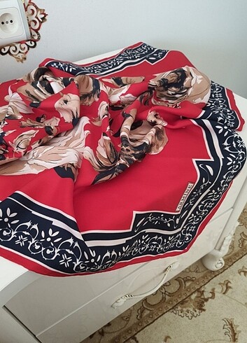 Armine ipek esarp 