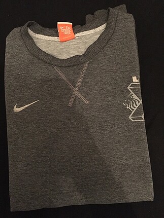 Nike gri sweatshirt