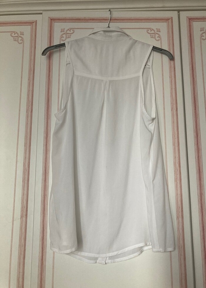 Mavi Omuzda Pencere Detaylı Beyaz Bluz-S - Görsel 4