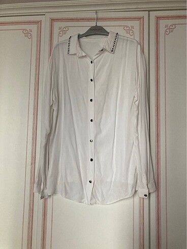 Yakası Boncuklu Beyaz Kadın Gömlek-S - Görsel 4