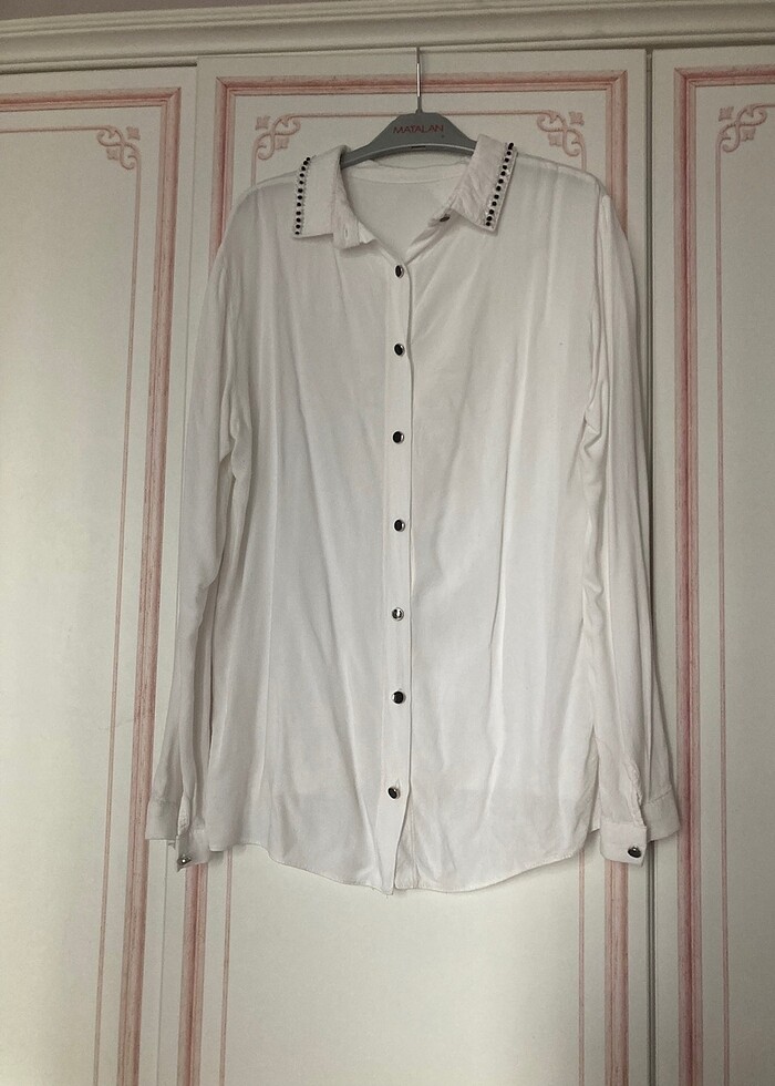 Yakası Boncuklu Beyaz Kadın Gömlek-S - Görsel 4