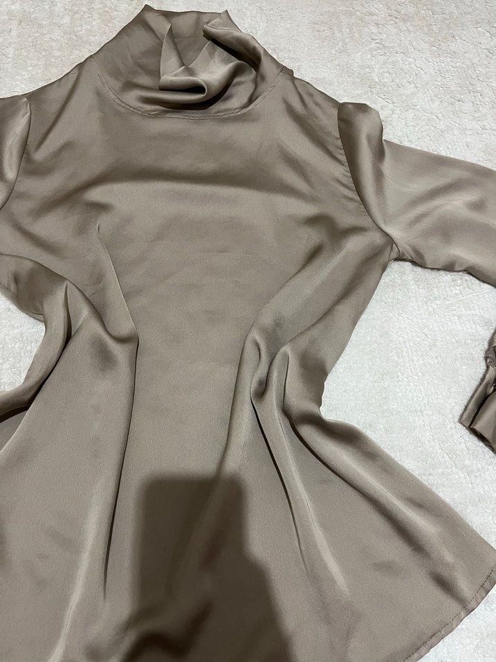 Vizon boğazlı saten bluz - Görsel 3