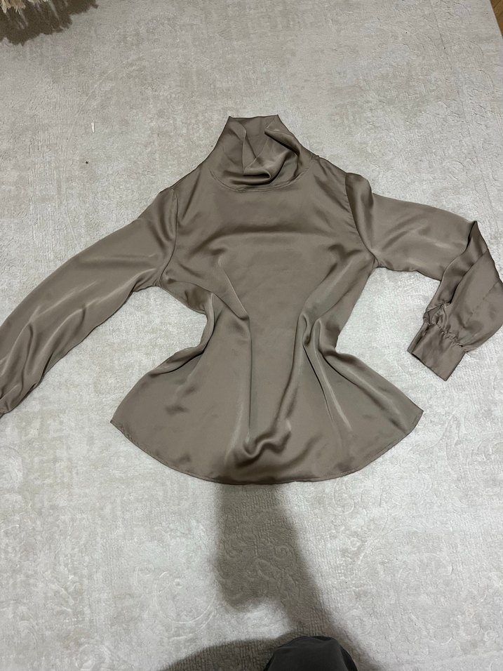 Vizon boğazlı saten bluz - Görsel 2