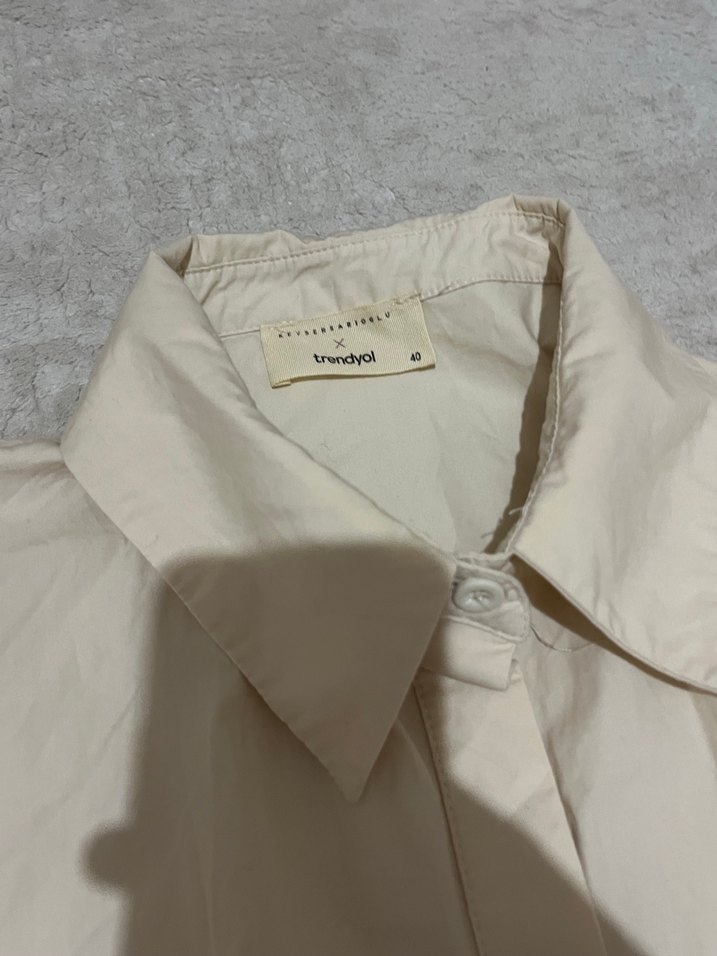 Tereyağı sarısı balon kol gömlek - Görsel 2