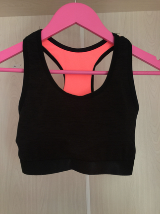 Pembe büstiyer
