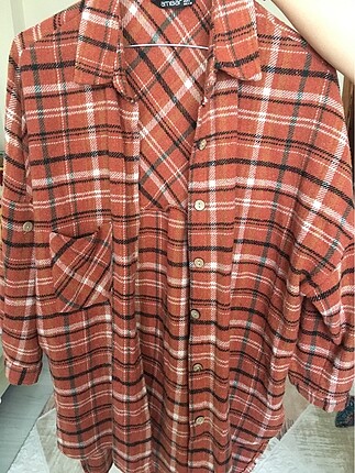 Oversize önü kısa arkası uzun gömlek