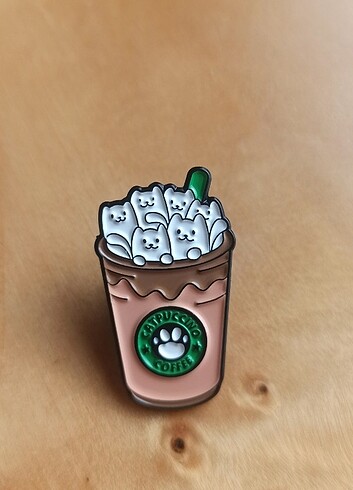 Kedili kahveli broş pin 