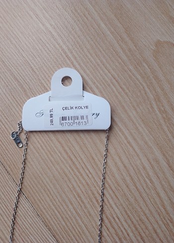 Beyaz İşlemeli Uzun Zincir Kolye - Görsel 2