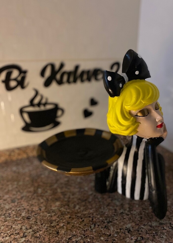 Tepsili Kız - Görsel 2