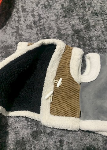 Erkek Çocuk Gri Kürklü Kapüşonlu Yelek - Görsel 3