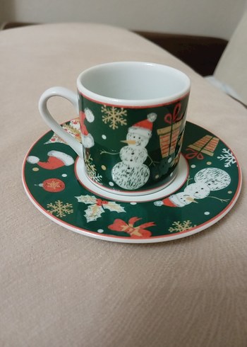 Yeşil Kar Temalı Kahve Fincanı ve Tabağı
