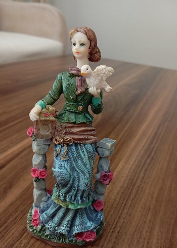 Turkuaz Pastel Kadın Figürlü Biblo