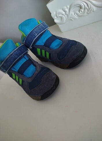 24 numara Adidas çocuk botu