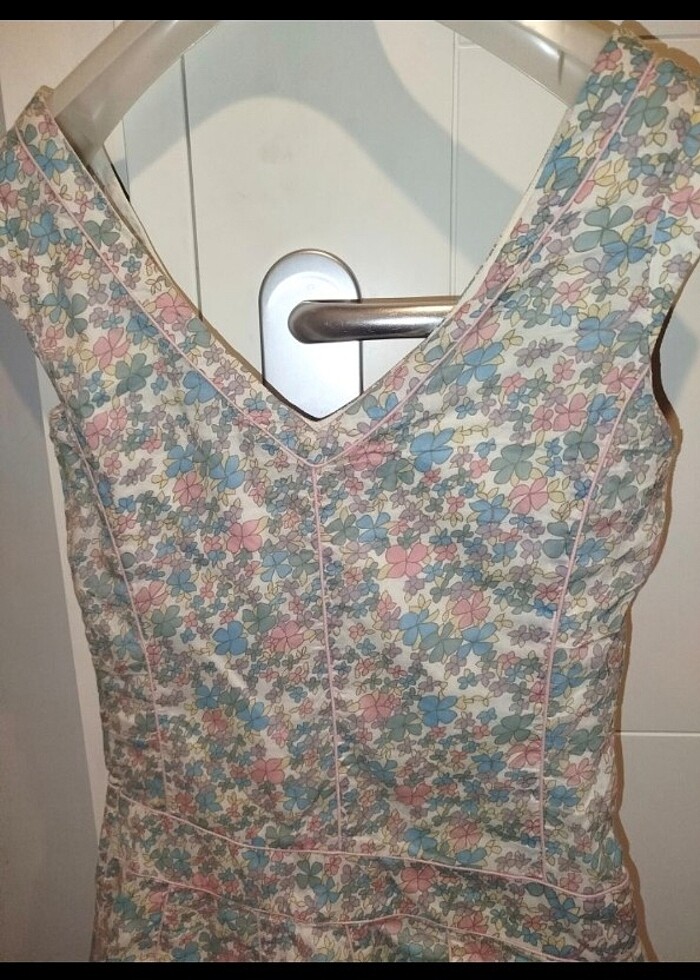 Cicekli yazlik elbise - Görsel 2