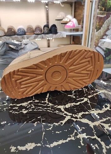 UGG Mini Platform vizon