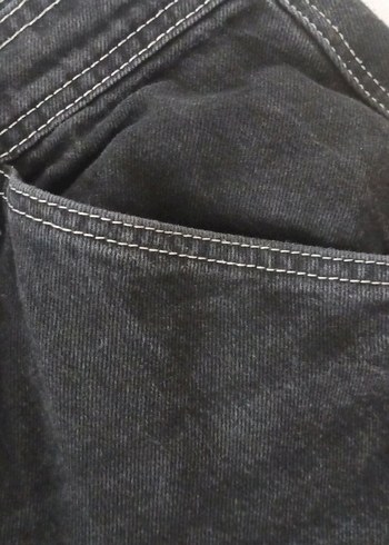 Siyah Bel Detaylı Geniş Kesim Kadın Kot Pantolon - Görsel 3