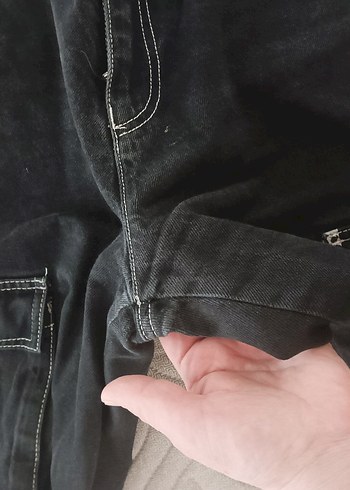 Siyah Bel Detaylı Geniş Kesim Kadın Kot Pantolon - Görsel 4