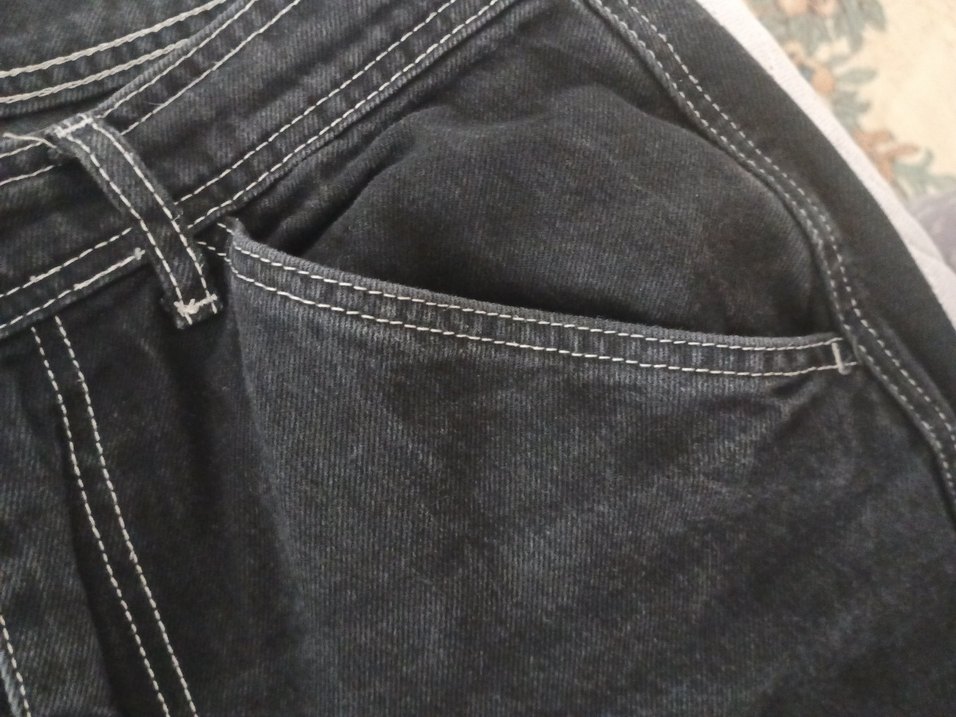 Siyah Bel Detaylı Geniş Kesim Kadın Kot Pantolon - Görsel 3