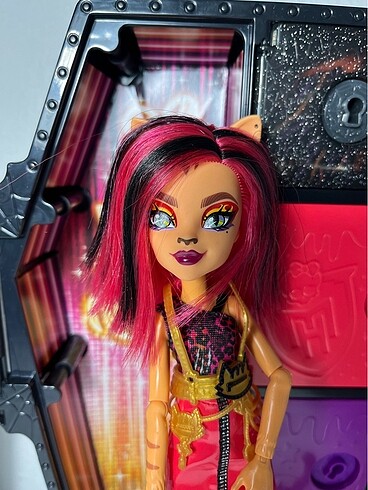 Monster High oyuncak bebek toralei