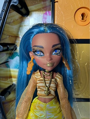Monster High oyuncak bebek cleo