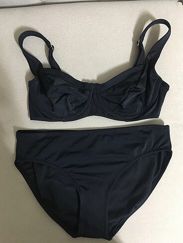 Dagi bayan bikini