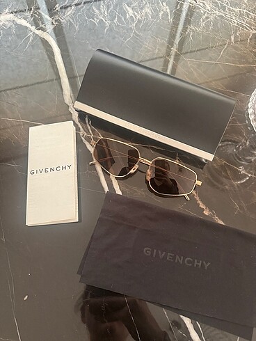 GIVENCHY Gözlük