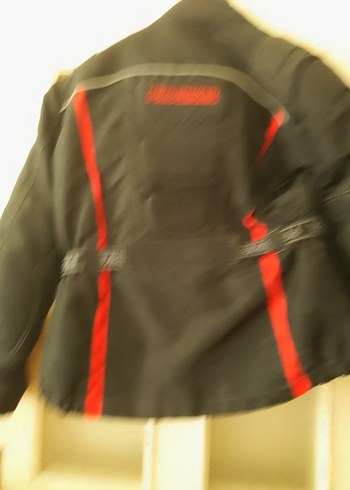 Kemer Detaylı Kırmızı Siyah Biker Ceket - Görsel 5