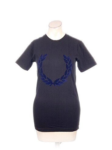 Fred Perry T-shirt %70 İndirimli.