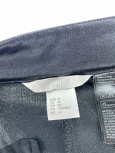 m Beden siyah Renk H&M Kumaş Pantolon %70 İndirimli.