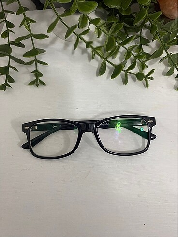 Optik çoçuk gözlüğü