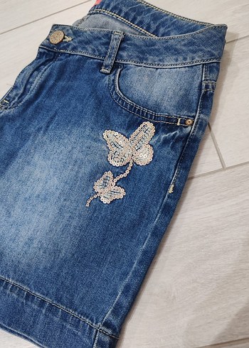 Nakışlı Düğmeli Çocuk Kot Şort - Görsel 2
