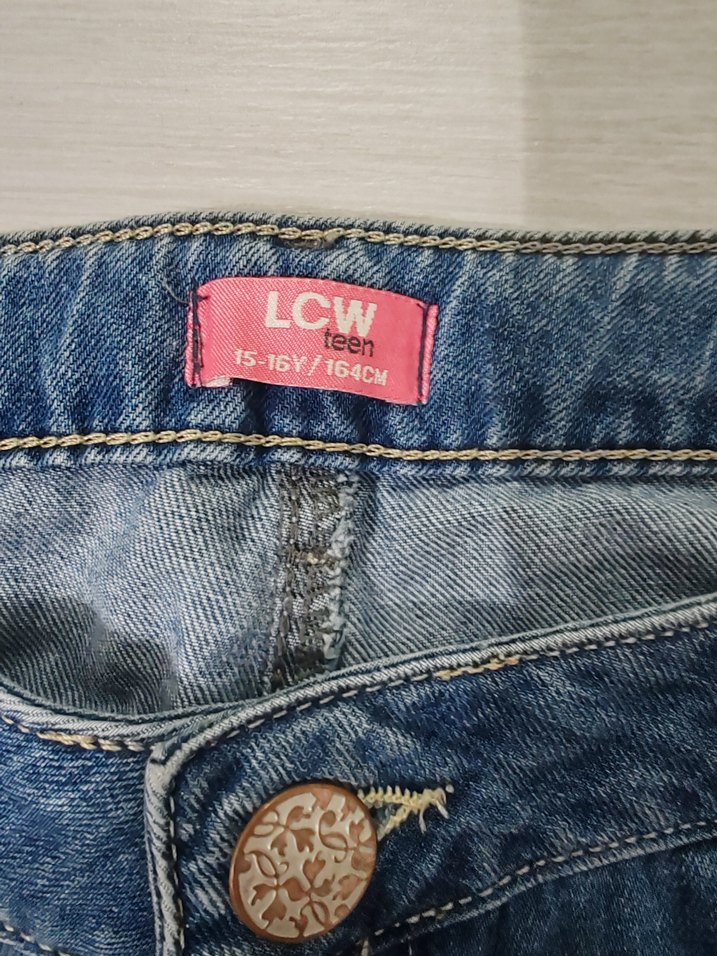 Nakışlı Düğmeli Çocuk Kot Şort - Görsel 4