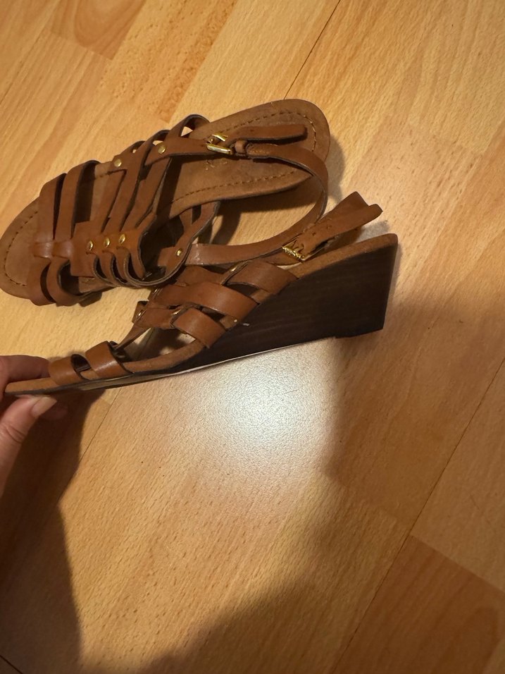 Kahverengi Deri Tokalı Dolgu Topuklu Sandalet - Görsel 3