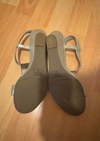 Bej Nakışlı Dolgu Topuklu Kadın Abiye Ayakkabı - Görsel 3