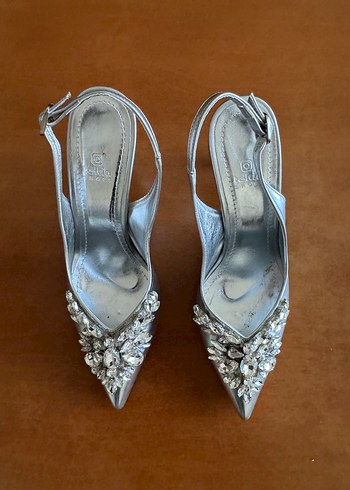 Gri Parlak Taş İşlemeli Stiletto Abiye Ayakkabı - Görsel 2