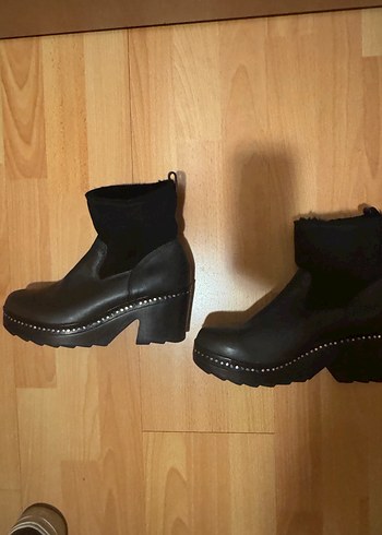 Siyah Süet Kadın Dolgu Topuk Bot - Görsel 3