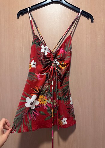 Kırmızı Çiçek Desenli İp Askılı Mini Bluz - Görsel 2