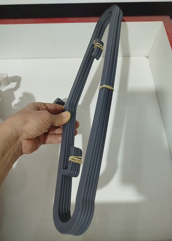 Siyah Plastik Askı - Görsel 3