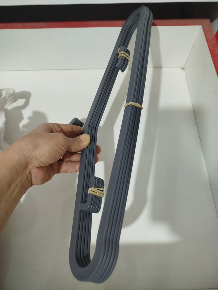 Siyah Plastik Askı - Görsel 3