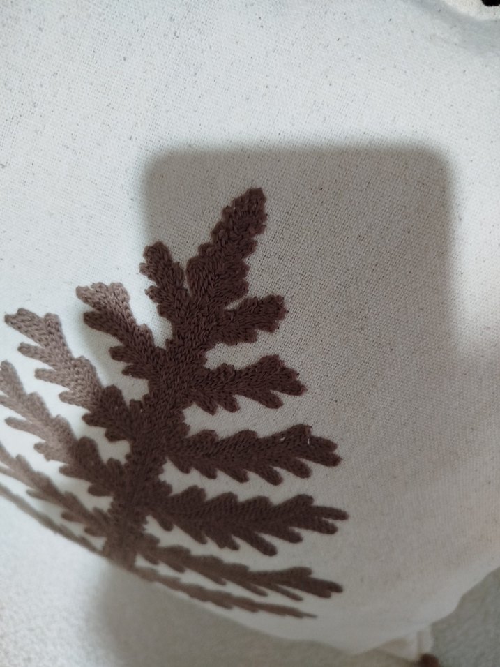 Bohem Tarzında İşlemeli Kahverengi Kırlent - Görsel 2