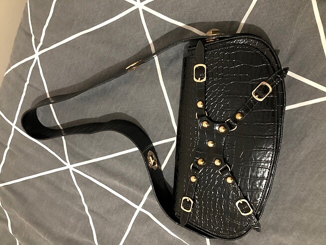 Bershka model kol çantası