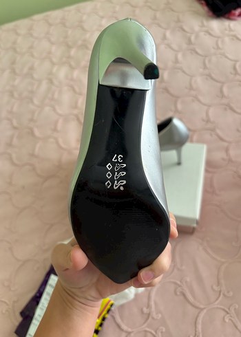 Gri Baskılı Tokalı Stiletto Topuklu Kadın Ayakkabı