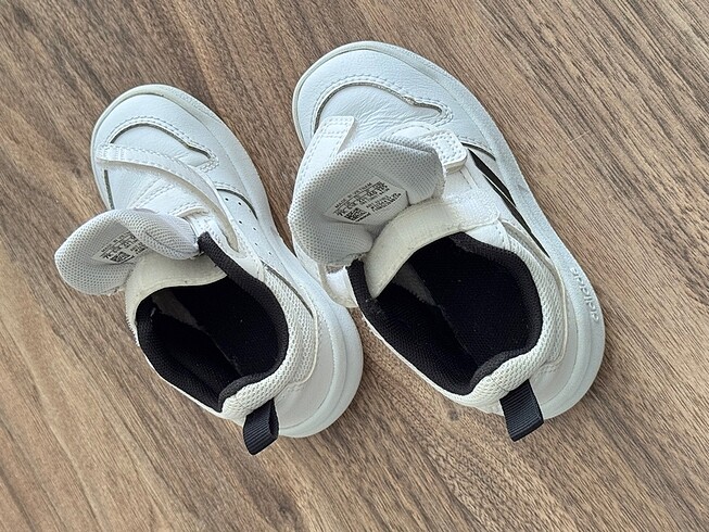 23 Beden beyaz Renk Orjinal Adidas