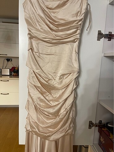 Dolce & Gabbana Üzerinizde çok güzel duran bir gece elbisesi