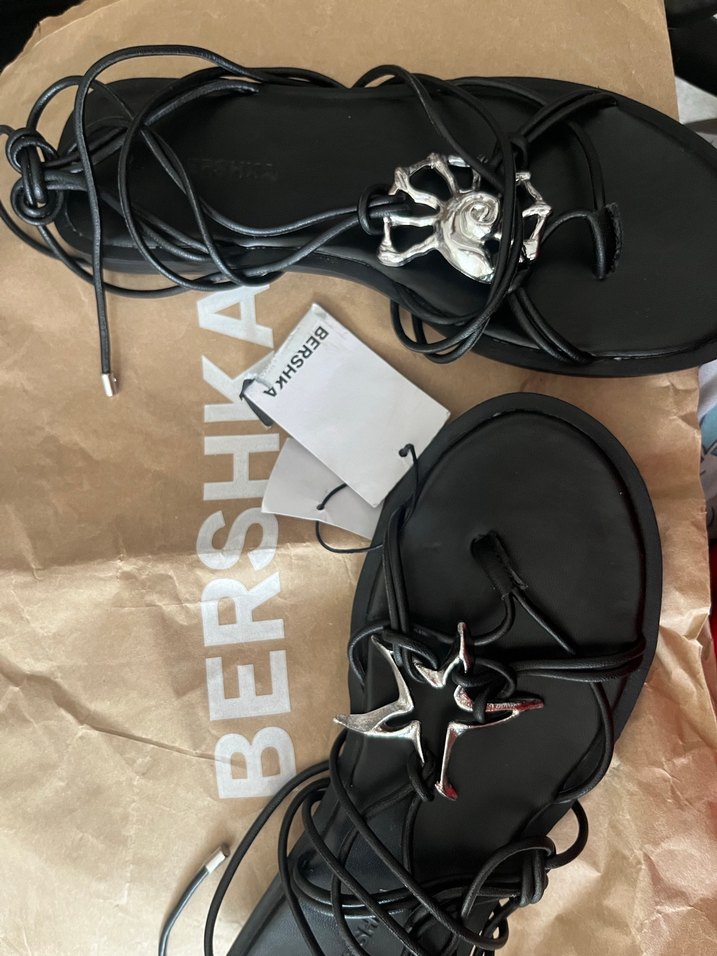 Bershka Siyah Gotik Platform Sandalet - Görsel 2