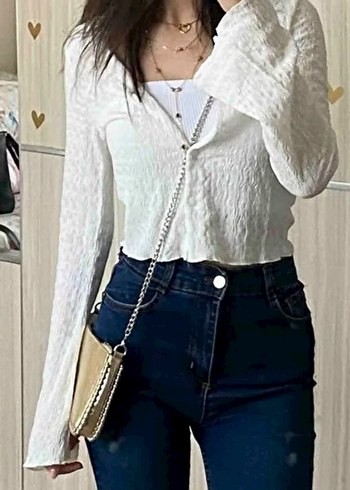 Düğmeli Beyaz V Yakalı Uzun Kollu Kadın Gömlek - Görsel 3