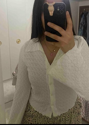 Düğmeli Beyaz V Yakalı Uzun Kollu Kadın Gömlek - Görsel 2