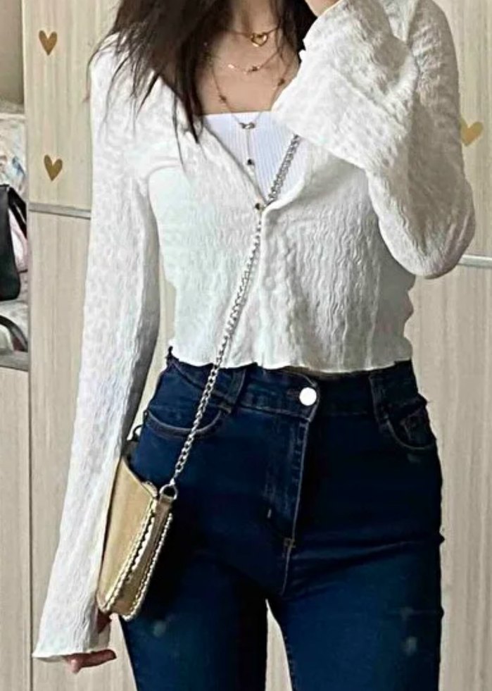 Düğmeli Beyaz V Yakalı Uzun Kollu Kadın Gömlek - Görsel 3